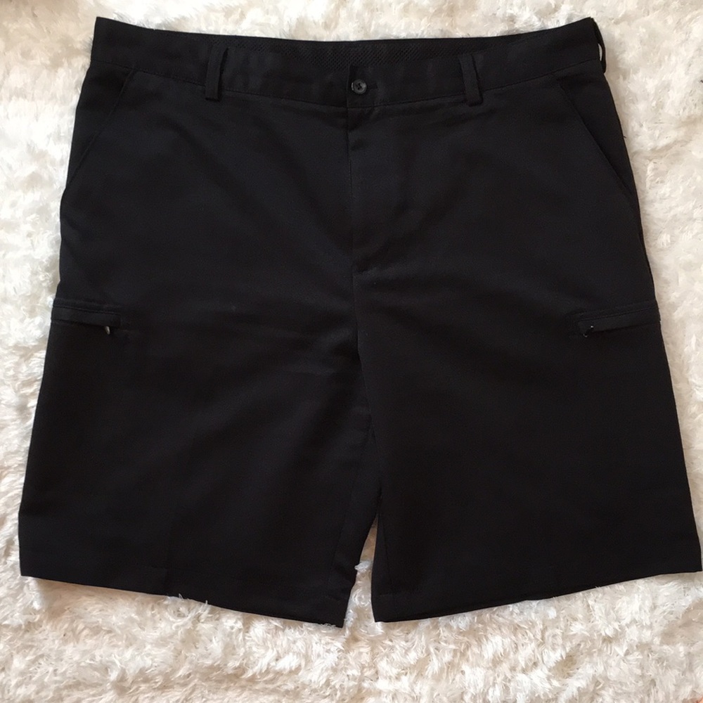 Men’s IZOD Golf Cargo shorts Size 38 black